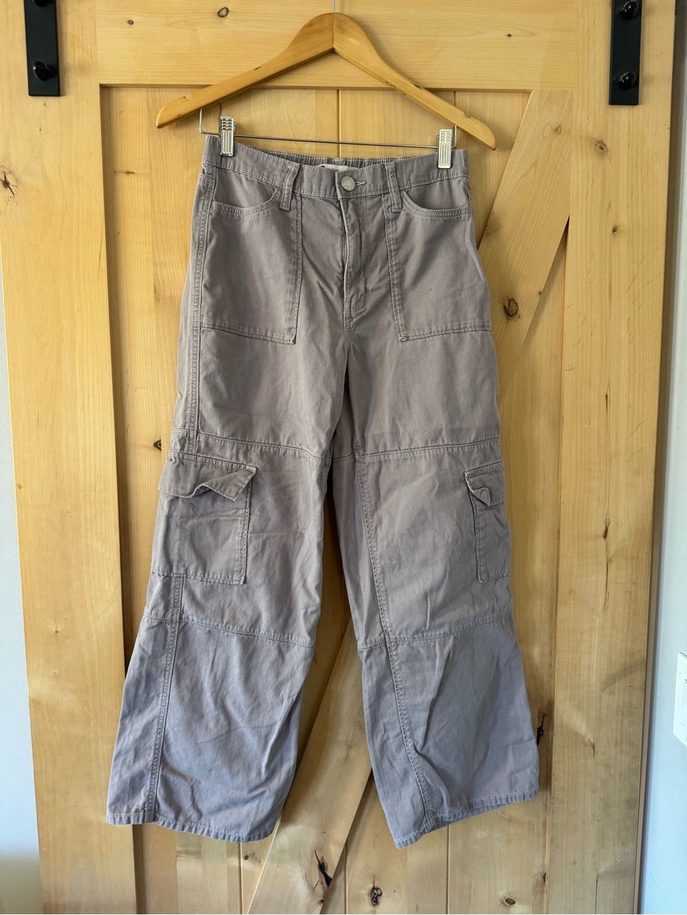 SO high-rise wide-leg cargo pants in lavender. Size S.